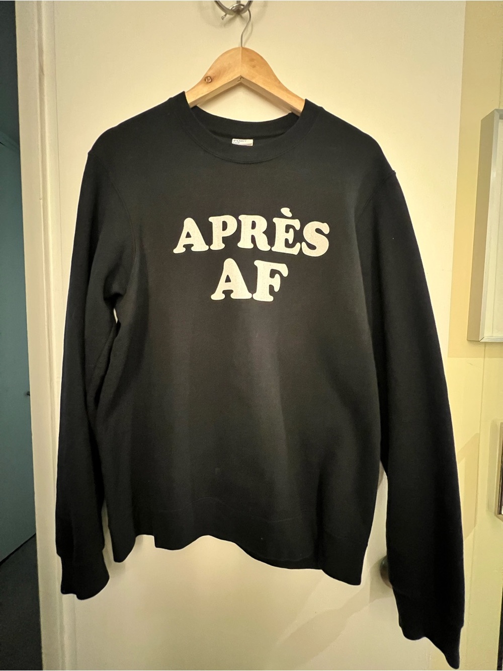 Black 'APRÈS AF' Crewneck Pullover Sweatshirt